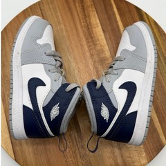 Jordan 1 Mid Kid’s Size 10C Midnight Navy Light Smoke Grey Shoes 0590