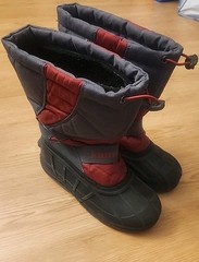 Kamik Kids Lined Snow Boots Gray/ Black/Maroon Size 4 Waterproof Removable Liner