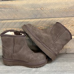 Ugg Plush Kids Adri Classic Mini Shearling Lined Boots Size US 9 Brown Side Zip