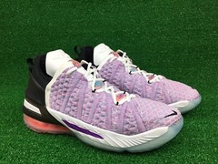 Nike LeBron XVIII 18 „Graffiti“ Basketball Shoes CW2760-900GS Youth Size 6Y NEW