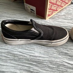 Size 12 Youth Unisex Vans Classic Slip-On Black/White Sneakers Shoes VN000ZBU6BT