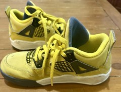 Size 2 (PS) – Jordan 4 Retro 2021 Mid Lightning