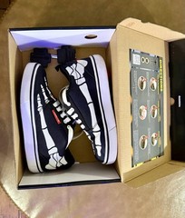 Heelys Pro 20 Prints Skeleton Wheeled Sneaker Black White Red Youth Size 3
