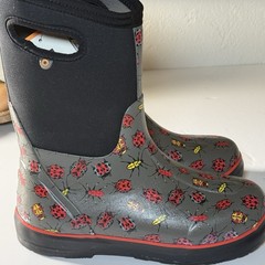 Bogs Boots Kids Size 6 Waterproof Insulated Classic Il Bugs Rain Snow Boots