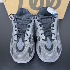 Size 11.5K – Yeezy 700 V2 Vanta Pre-School Kids