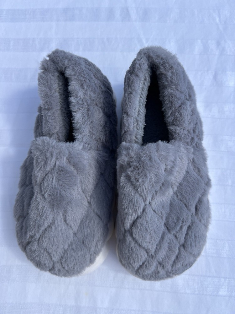 Childrens Gray Slippers Size 2 Plushy Comfortable