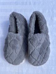 Childrens Gray Slippers Size 2 Plushy Comfortable