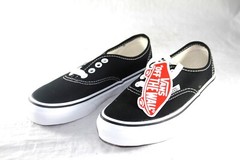 VANS CLASSIC AUTHENTIC CANVAS BLACK/WHITE CASUAL SHOE LITTLE KIDS SNEAKER