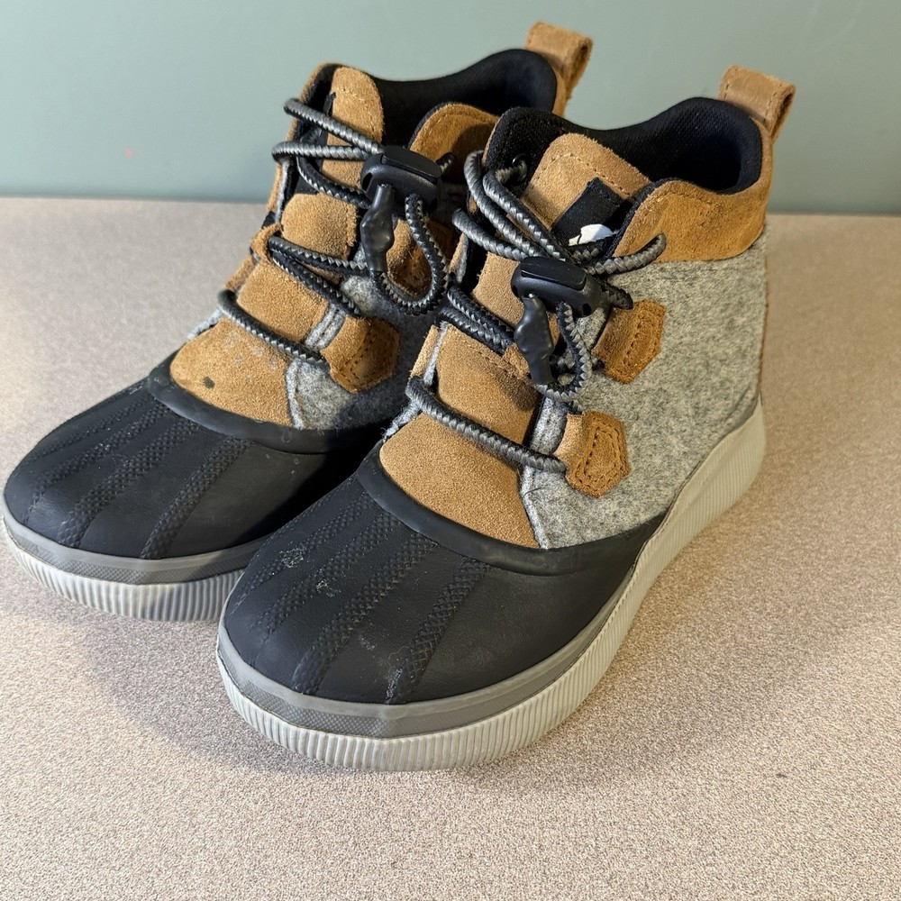 Sorel OUT N ABOUT IV Classic Youth Waterproof Boot Size 4 Brown Grey and Black
