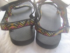 Big Kids Size 5 Teva Original Universal Sandal – Black Pink Yellow Blue