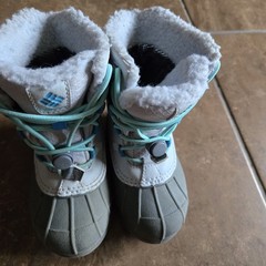 Columbia little kid childrens Bugaboot Waterproof 9 boots camping winter outdoor