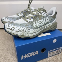 Hoka One One Speedgoat 6, Youth Size 4 MD, 1156933 DPLT New In The Box!