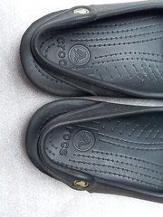 Kids Crocs Black Unisex Junior Size J 2-4 Closed Toe Shoes GUC