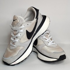 Nike Women’s Phoenix Waffle size 5.5 us
