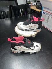 Size 2.5 (GS) Nike Air Diamond Turf 2 Mid White Pink Foam