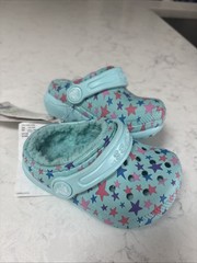 Crocs Kids‘ Classic Lined Clog Printed Stars Iced Blue Size C4
