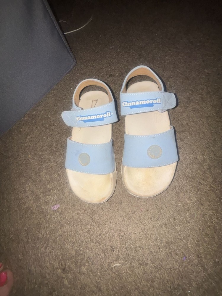 Size 13 kids cinnamon roll sandals Missing character head still functional