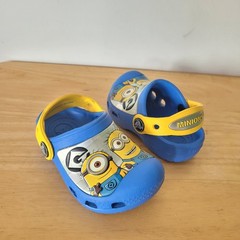 Crocs Minions Toddler Unisex Blue Yellow Clogs Glow in the Dark Eyes Size 4 – 5