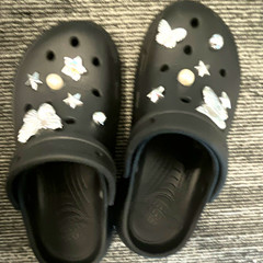 Unisex Kids Black Slip-On Clog Shoes w/ Strap, Round Toe US Size 5.5