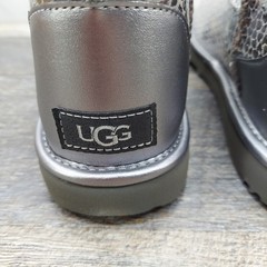 UGG Classic II Gel Hearts Silver Sequin Boots 1151613K Size 6 Kids Women’s 7 NIB