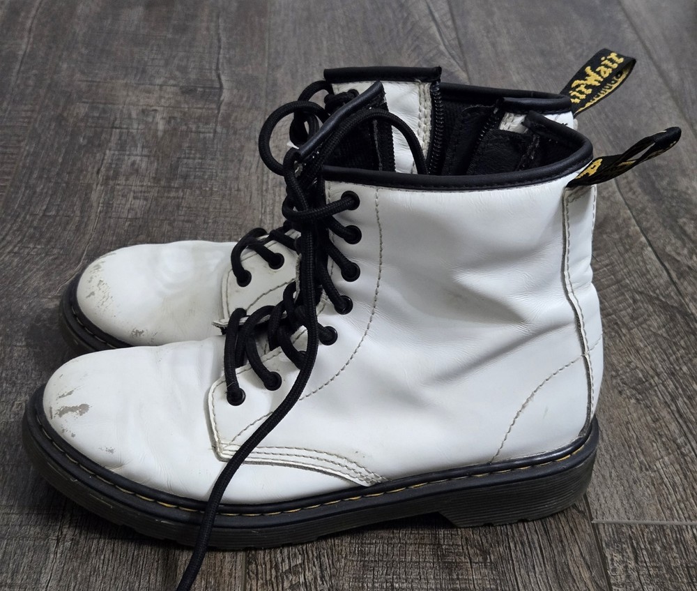 Dr Doc Martens Pascal 1460 J Size 5 White Patent Leather Combat Lace Up