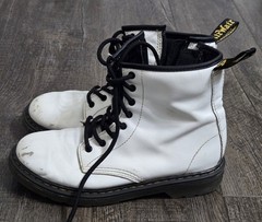 Dr Doc Martens Pascal 1460 J Size 5 White Patent Leather Combat Lace Up