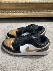 Size 6.5 (GS) – Jordan 1 SE Low Gold Toe