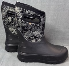 Bogs Neo Classic Mid Camo Winter Boots Youth Size 5 Waterproof Insulated