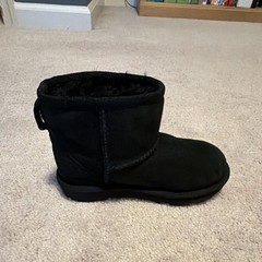 UGG Classic Mini Black Suede Ankle Bootie w/ Faux Fur Trim Children’s US 10