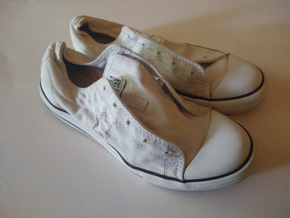 Converse Shoes Kids Teens Size 4.5 White Chuck Taylor One All Star Sneakers