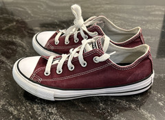 Converse Chuck Taylor All Star Maroon Canvas Low Top Youth Sneakers Size 2 kids
