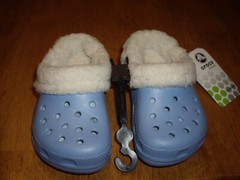 NEW Child Size C 6-7 Crocs Mammoth Kids Slip On Light Blue w Fuzzy Lining TWINS
