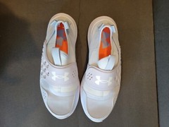 Under Armour Runplay White/Gray Running Shoes Size 7Y Gently Used