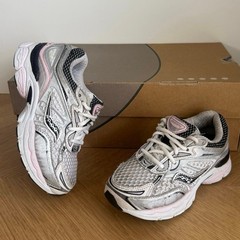Saucony Omni 9 White/Pink/Metallic Silver Toddler Sneakers- SZ 10 C