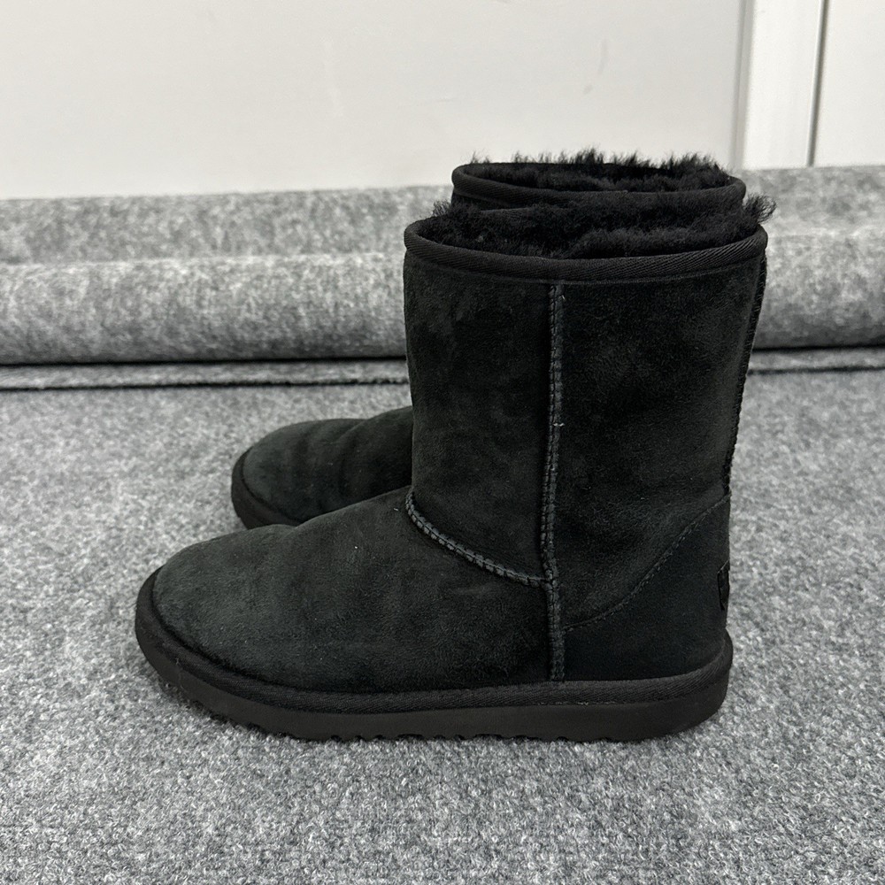 UGG Classic Short Boots Kids Size 4 Black Suede Sheepskin Fur Lined 1017703K