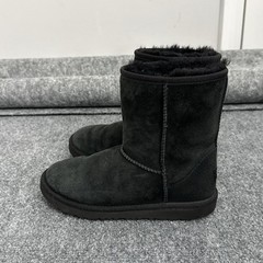 UGG Classic Short Boots Kids Size 4 Black Suede Sheepskin Fur Lined 1017703K