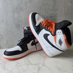 NIKE AIR JORDAN 1 ONE HIGH ELECTRO ORANGE BOYS SIZE 5.5Y 575441-180