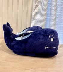 Vineyard Vines Plush Whale Slippers Navy Blue kids Large children’s boys NWT