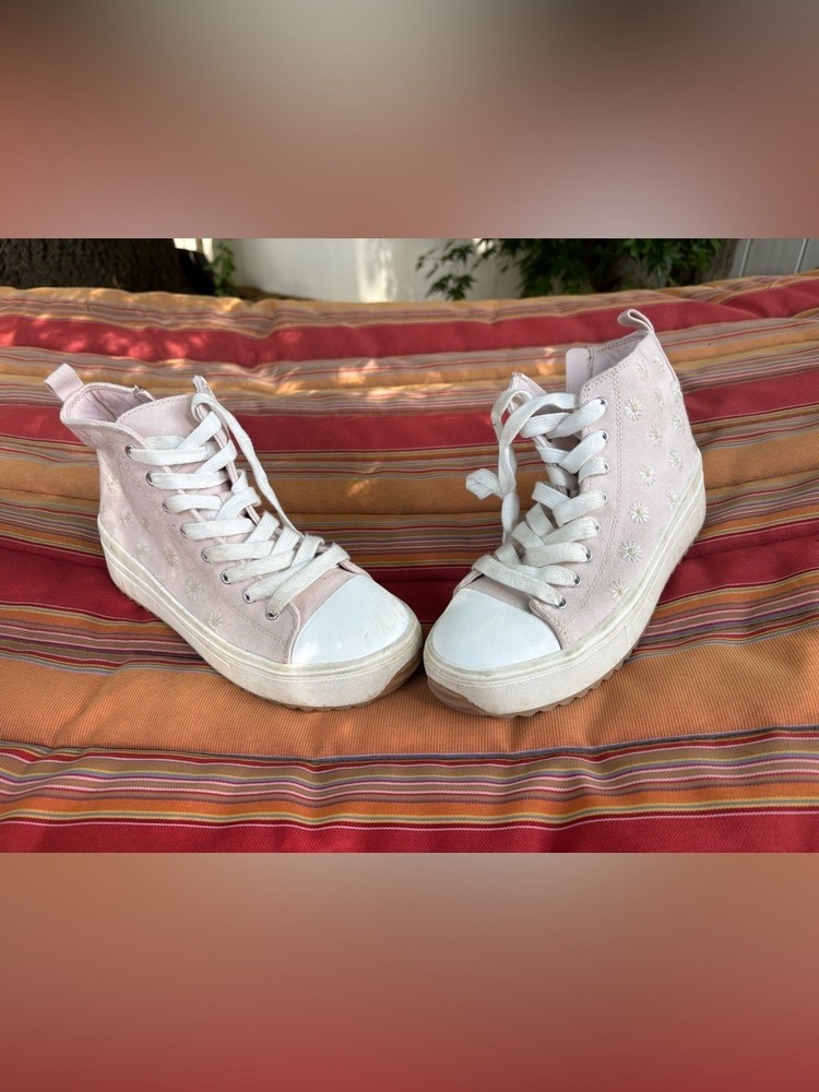 art class Light Pink High-Top Platform Sneakers with White Toe Caps cute daises
