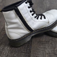 Dr Doc Martens Pascal 1460 J Size 5 White Patent Leather Combat Lace Up