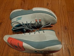 Under Armour SC (Stephen Curry) 3 Zero gray/green sneakers youth sz 6..Read Desc