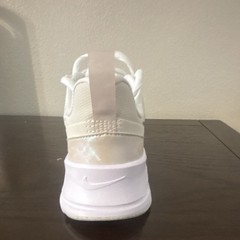 Nike White Silver Mesh Kids‘ Athletic Sneakers Running Low Top Lace Up