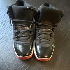 Jordan Air Jordan 11 GS Black/Red/White 8Y Patent Leather Sneakers 378038-010