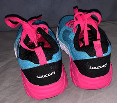 Great Pair Never Worn saucony Size 1M Kids Sneakers Bright Blue Pink Colors