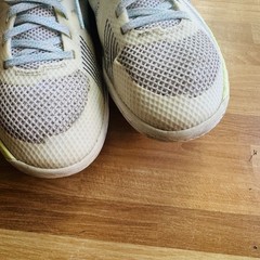 Nike kyrie flytrap athletic sneakers size 4