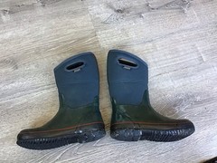 BOGS youth 4 solid navy blue lined waterproof Classic high winter snow boots
