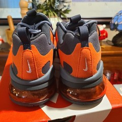 Nike Air Max 270 React „Total Orange“ BQ0103 006 Youth Size 4Y- NEW IN BOX