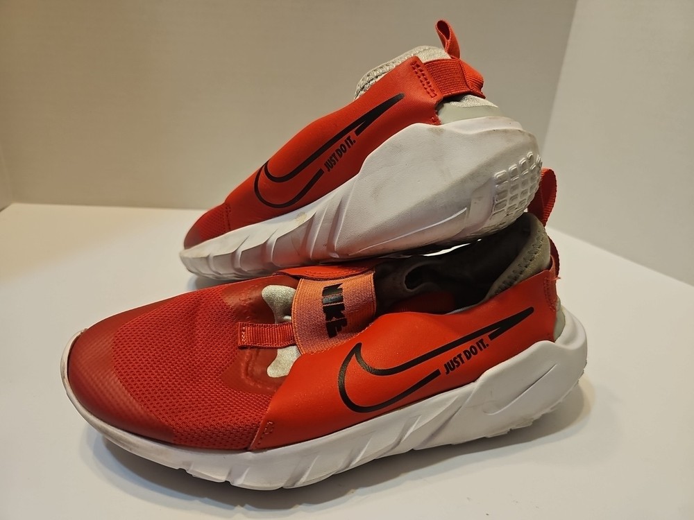 Nike Dynamo Go SE Youth Shoe Size 4.5Y Red Silver Slip-On Just Do It Lightweight