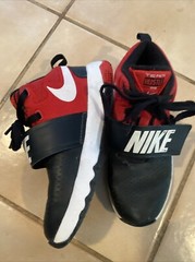 Nike Team D8 Hustle Black & Red Basketball Shoes Size 2Y 881942-004