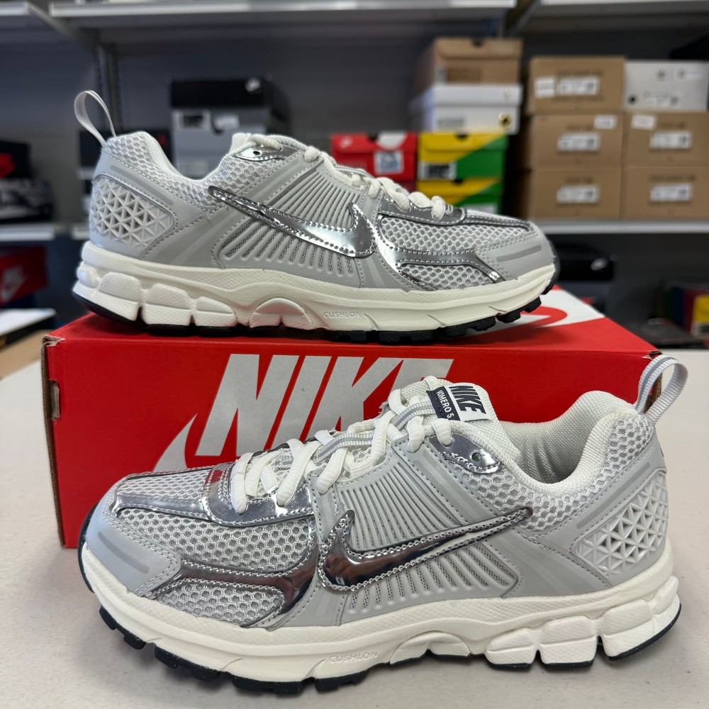 Nike Vomero 5 GS Photon Dust Chrome IM9467-001 Size 5Y Sneaker